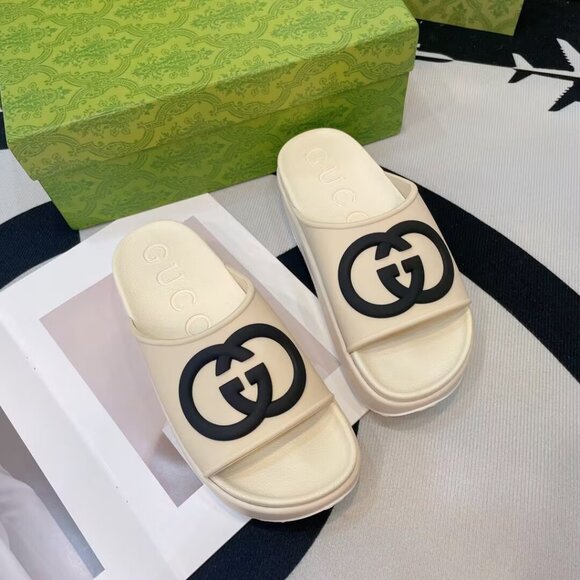 Gucci Cream and Black Women's Slippers - Picture 1 of 9